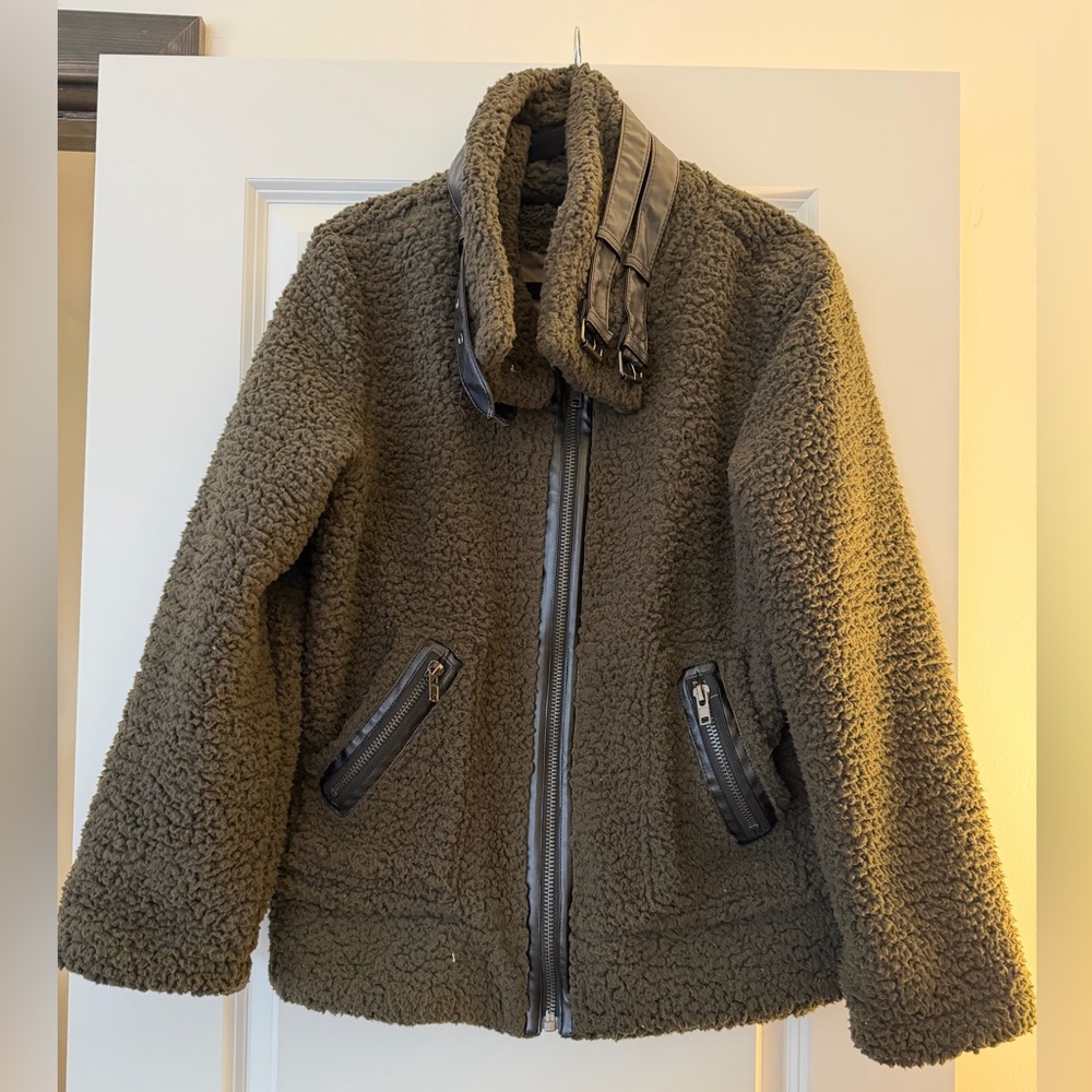 Cozy Sherpa Jacket - Olive Green